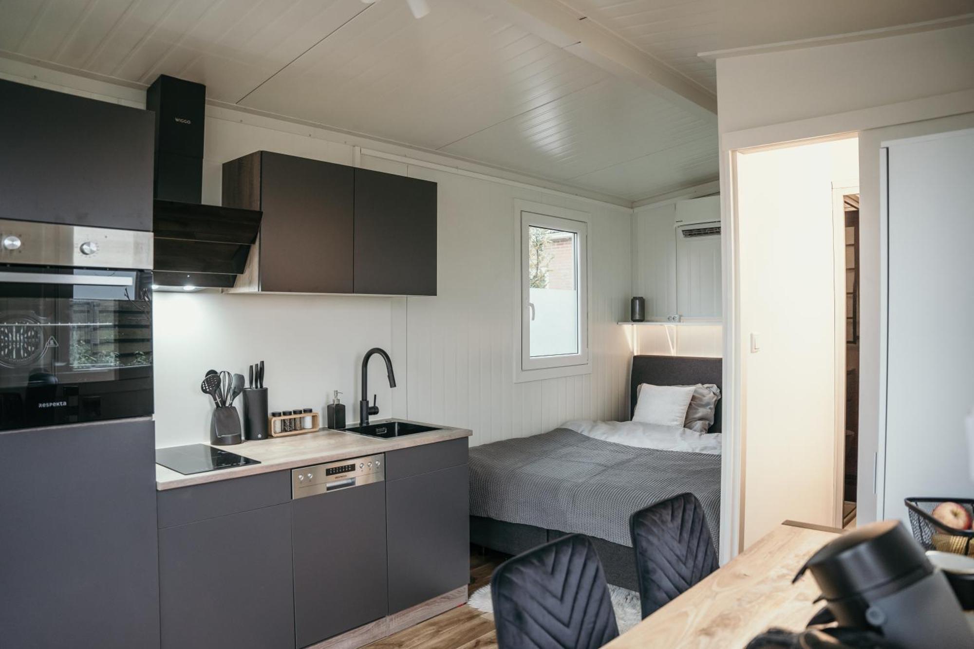 Luxe Tiny House Incl Jacuzzi En Strandhuisje In Zomerseizoen Meliskerke Zewnętrze zdjęcie