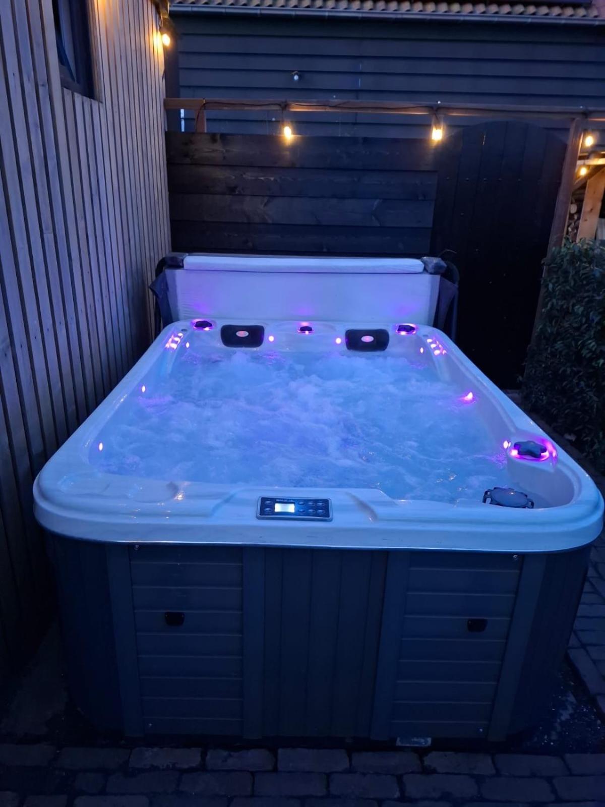 Luxe Tiny House Incl Jacuzzi En Strandhuisje In Zomerseizoen Meliskerke Zewnętrze zdjęcie